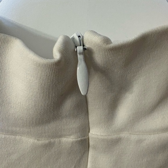 Aritzia Babaton White Mock Neck Short Sleeve Top Size Extra Small Cotton - Picture 3 of 8